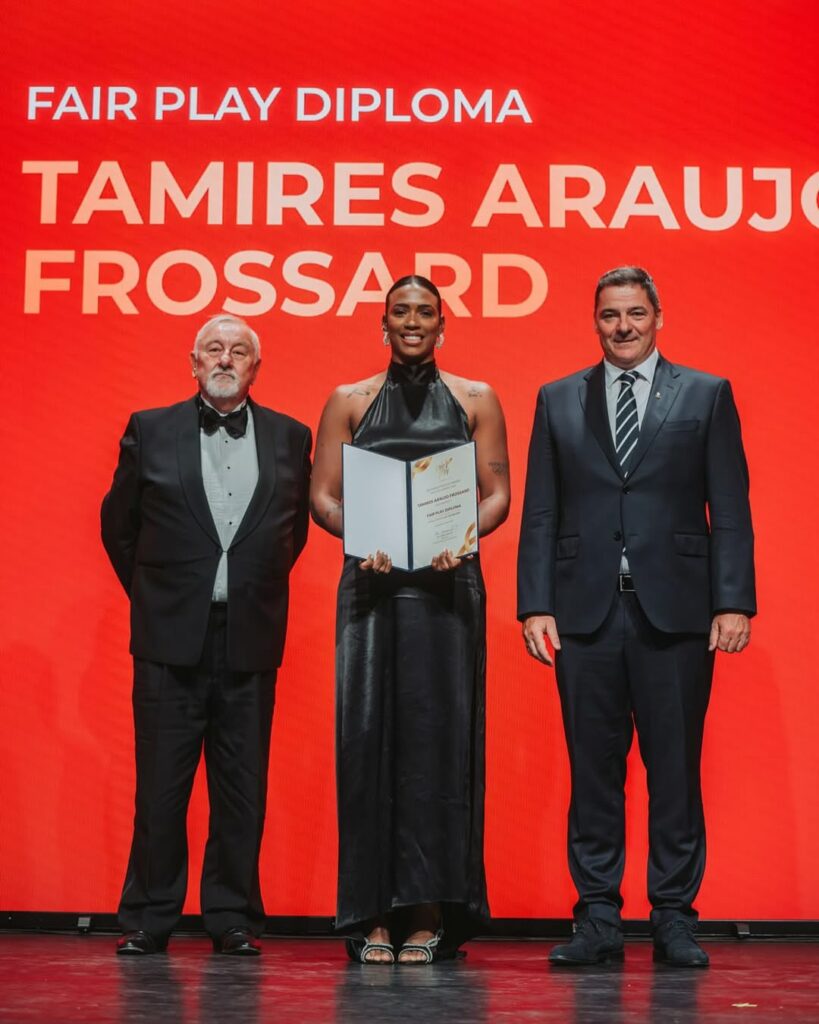 Tamires Araújo recebe prêmio de Fairplay